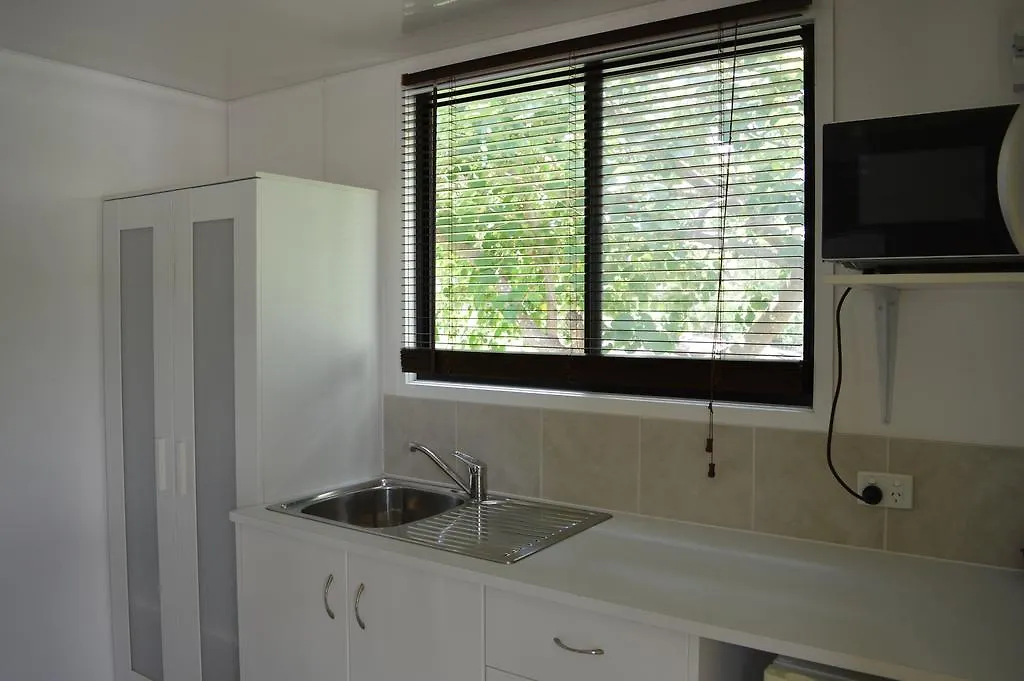 Clermont Caravan Park Hotel