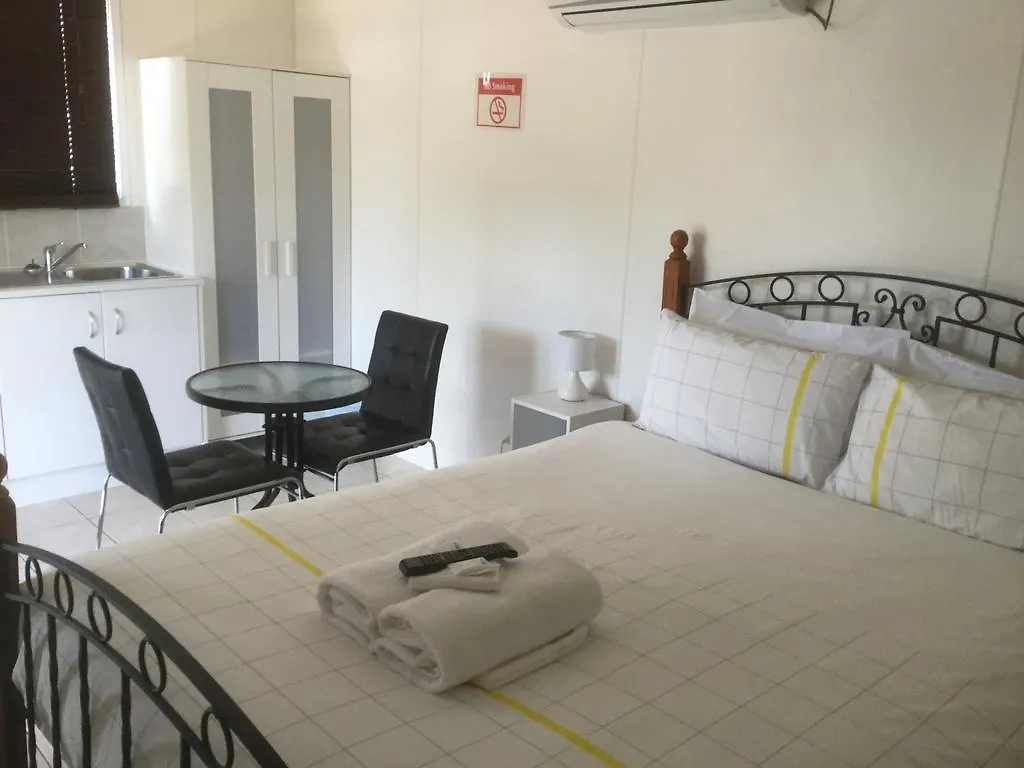 Clermont Caravan Park Hotel